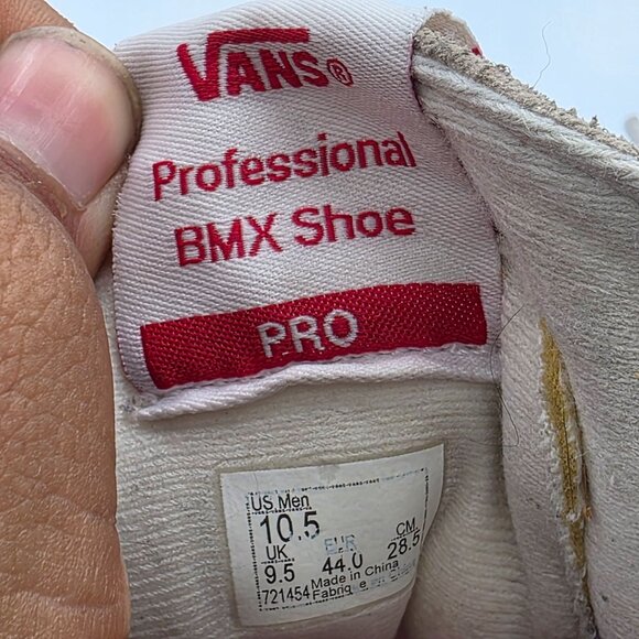 Athletic_Shoes
